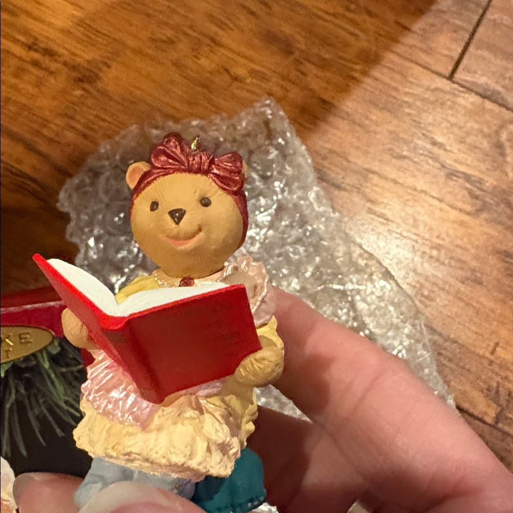 Hallmark The Bearingers Ornament Set - Red and Gold - Picture 5 of 6